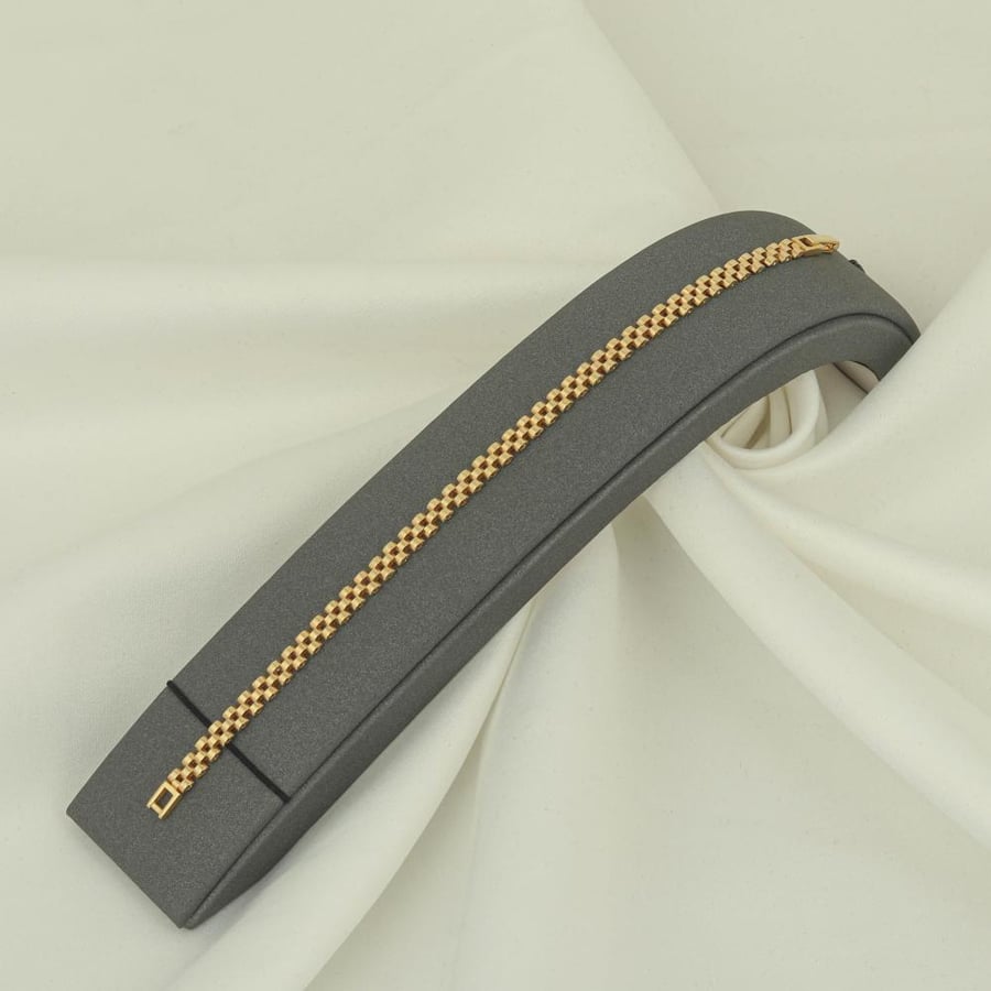 اسورة ذهب ماركة  بالذهب الخالص من مجموعة نواعم العماري