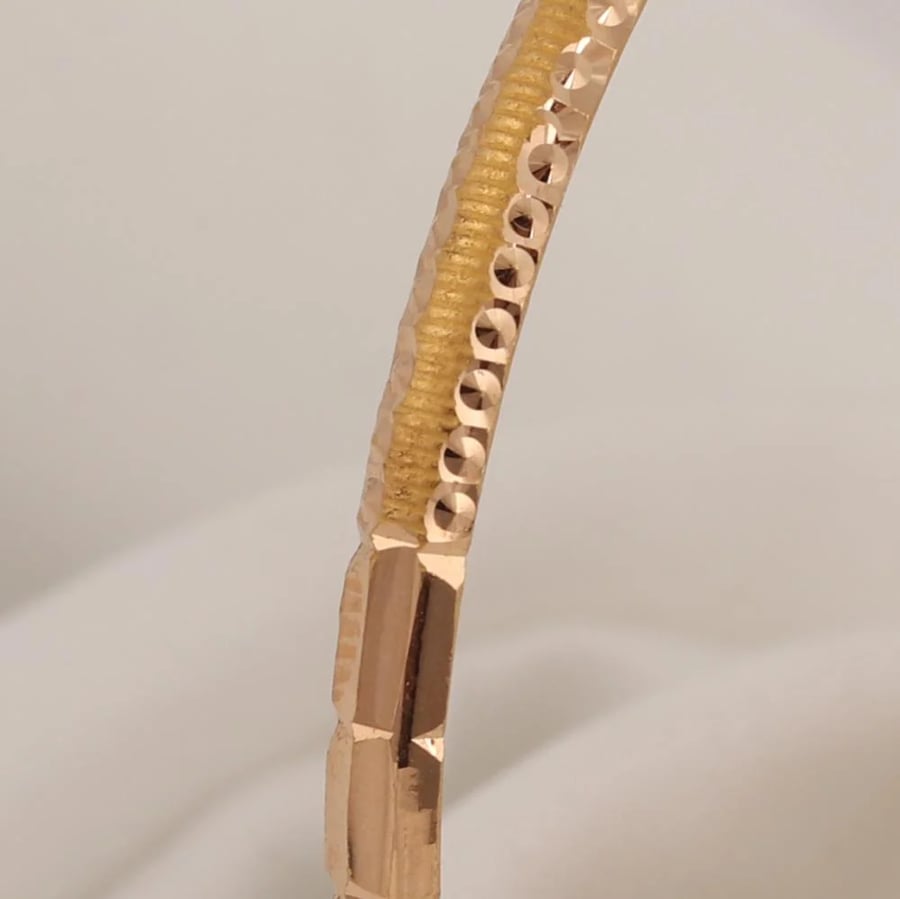 بنجره ذهب بنقش هندسي للأطفال
