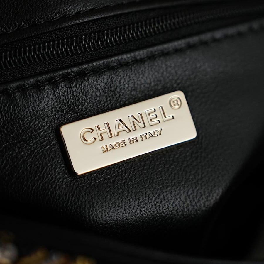Chanel Sequin Classic Flap Bag / حقيبة شانيل ترتر الكلاسيكية