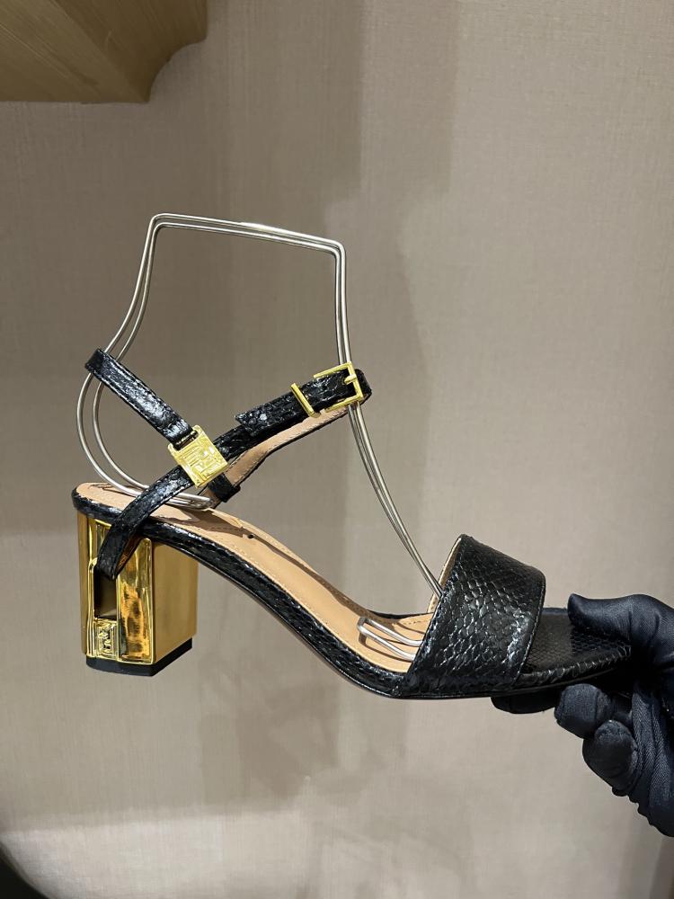Fendi Delfina sandals / صندل فندي دلفينا