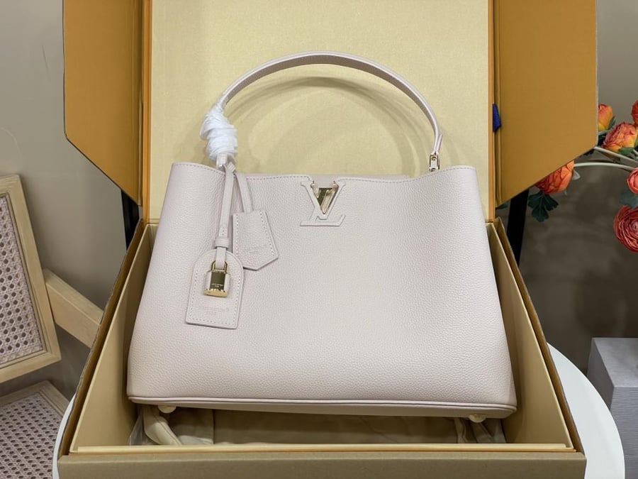 Louis Vuitton Capucines MM handbag / حقيبة يد لويس فويتون كابوسين MM