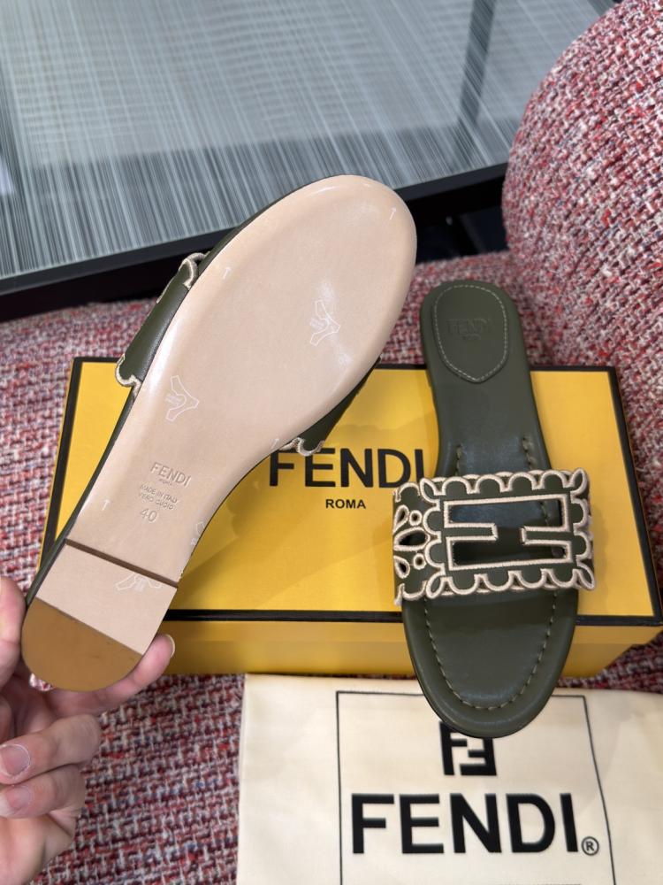 Fendi Baguette slide sandals / صندل فندي باجيت