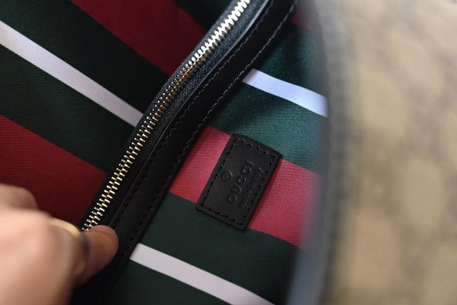 Gucci GG Emblem 25cm bucket bag / حقيبة دلو من غوتشي بشعار GG