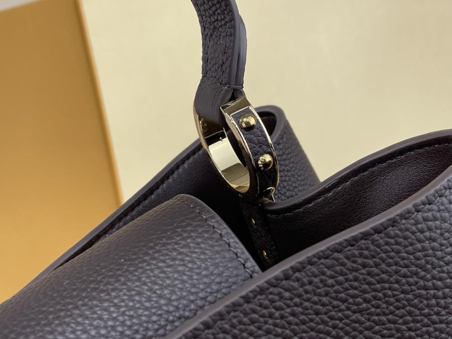 Louis Vuitton Capucines MM handbag / حقيبة يد لويس فويتون كابوسين MM