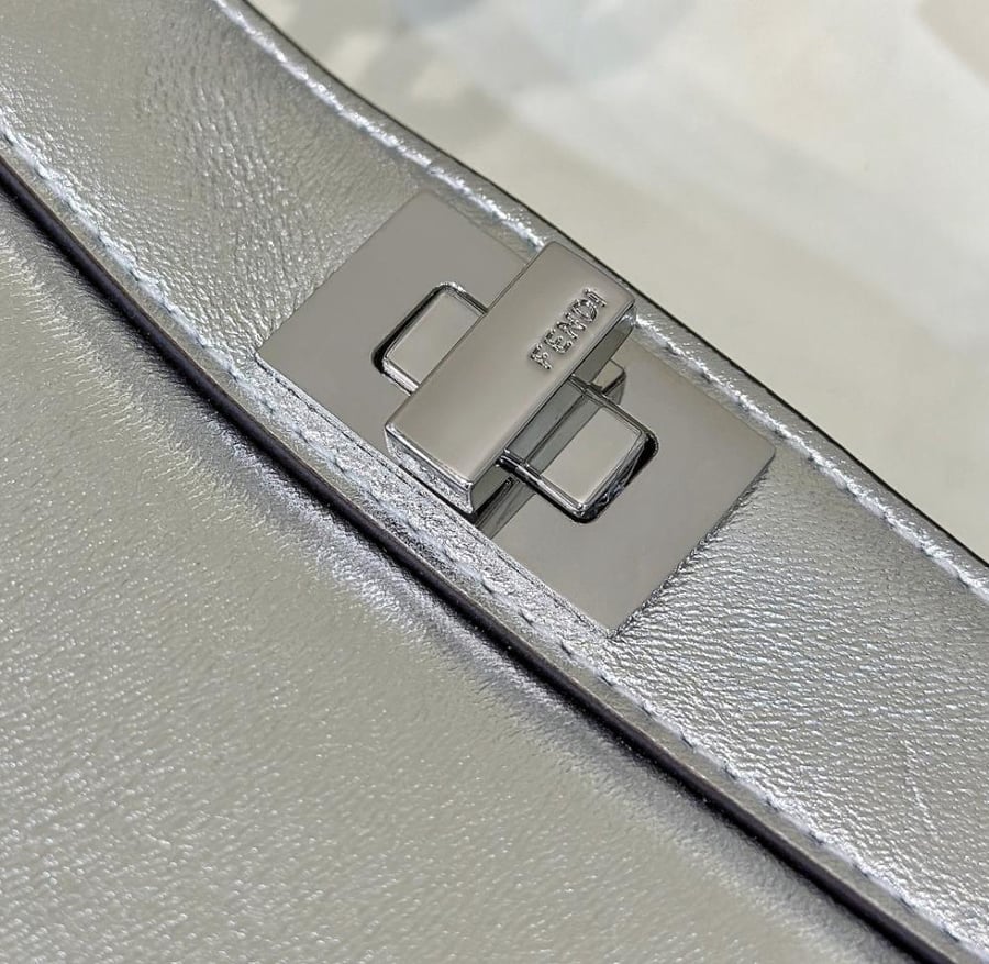 Fendi by Marc Jacobs Peekaboo ISeeU Petite / حقيبة فندي من تصميم مارك جاكوبس بيكابو آي سي يو بيتيت 20 سم