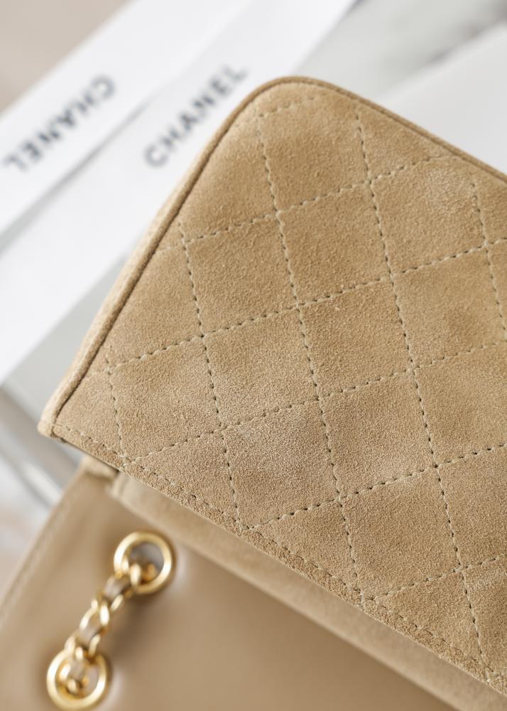 Chanel Maxi Flap bag 20cm