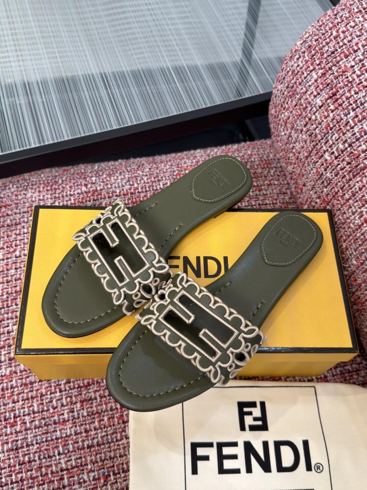 Fendi Baguette slide sandals / صندل فندي باجيت