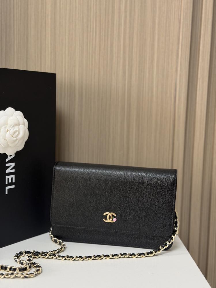 Chanel leather bag on chain (WOC) | حقيبة شانيل جلد بسلسلة (WOC)