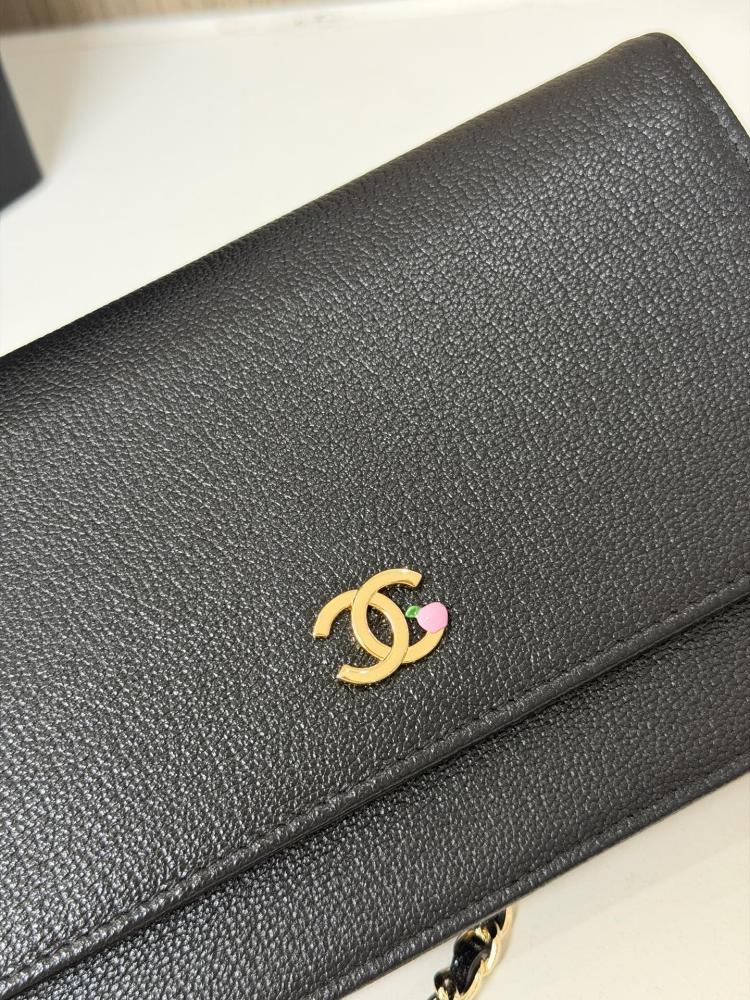 Chanel leather bag on chain (WOC) | حقيبة شانيل جلد بسلسلة (WOC)