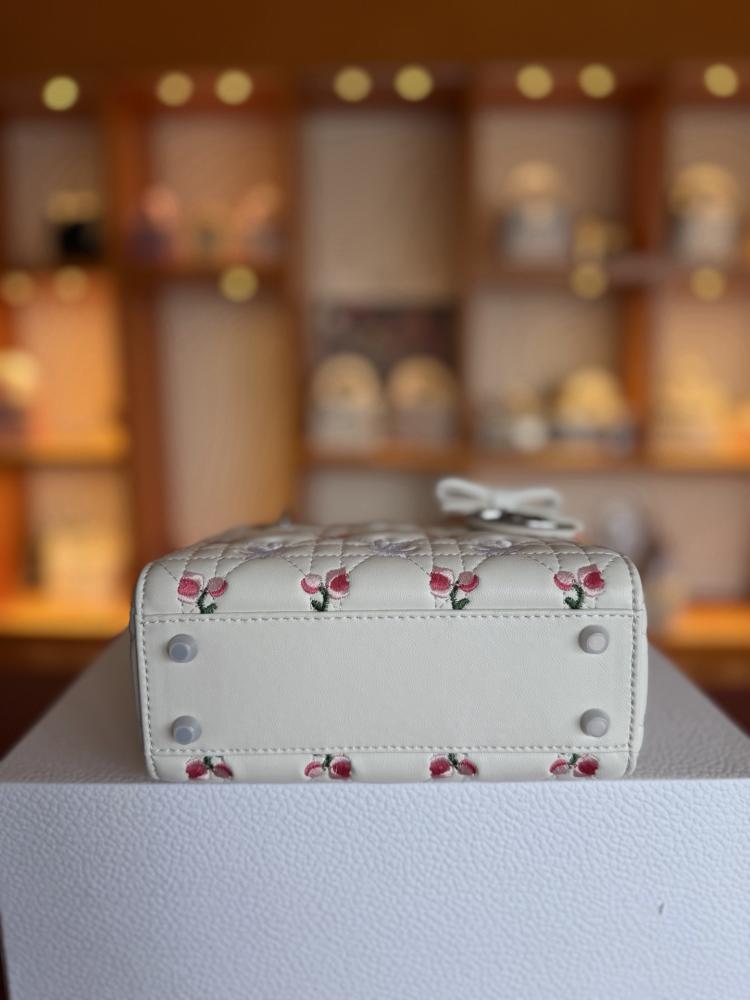 Dioramour Mini Lady Dior bag / حقيبة ديورامور ميني ليدي ديور