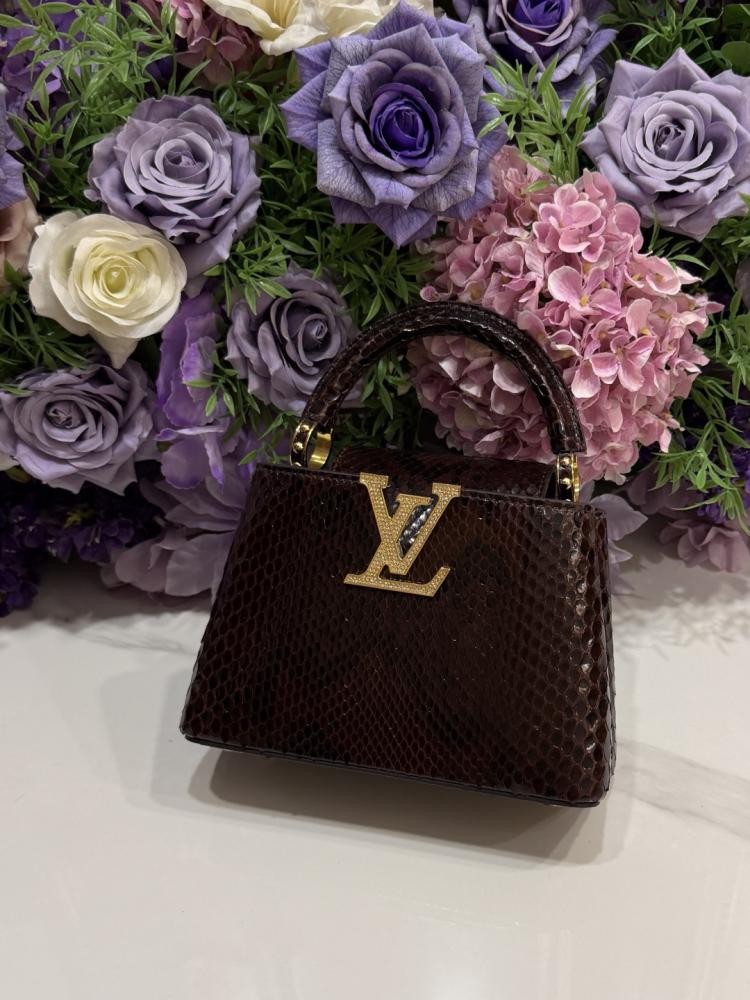 Louis Vuitton Capucines handbag / حقيبة يد لويس فيتون كابوسين من جلد الثعبان