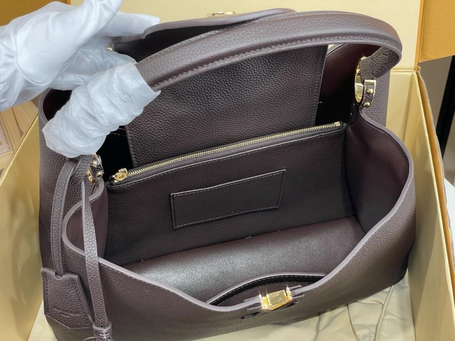 Louis Vuitton Capucines MM handbag / حقيبة يد لويس فويتون كابوسين MM