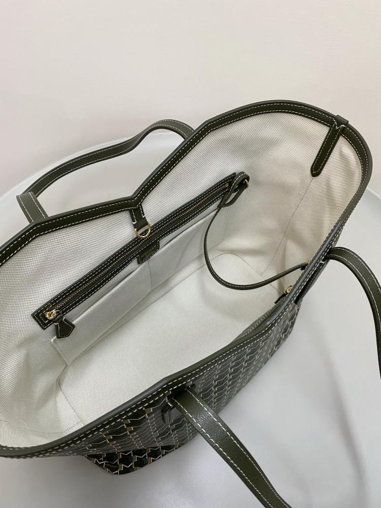 Moynat Calfskin M Tote PM / حقيبة موينات الجلدية متوسطة الحجم