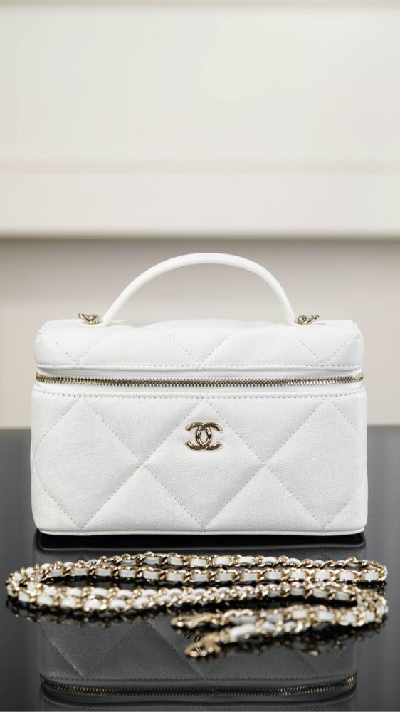 Chanel Vanity with Chain / حقيبة شانيل فانيتي بسلسلة