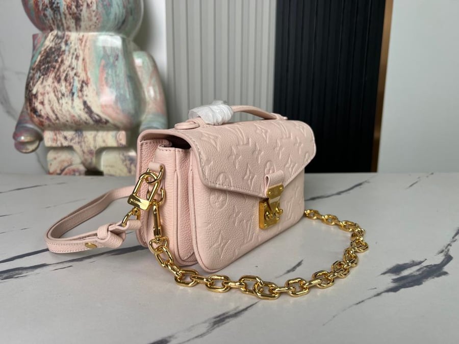 LV Pochette Metis 21.5cm