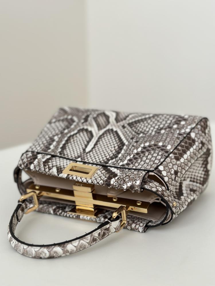Peekaboo ISeeU python leather / فندي بيكابو آي سي يو من جلد الثعبان
