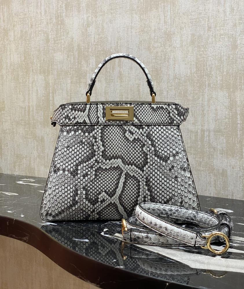Fendi Peekaboo ISeeU bag python leather / حقيبة فندي بيكابو ISeeU مصنوعة من جلد الثعبان 27سم