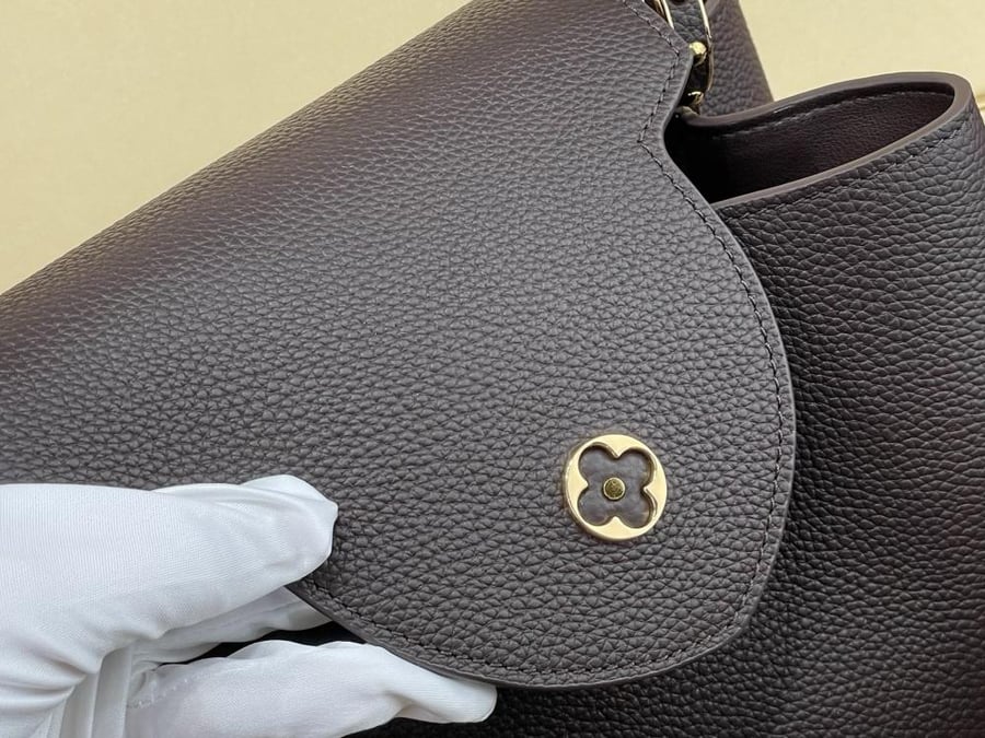 Louis Vuitton Capucines MM handbag / حقيبة يد لويس فويتون كابوسين MM