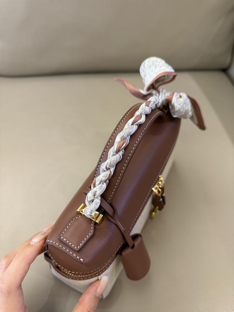 Loro Piana Extra Pocket L19 bag / حقيبة لورو بيانا اكسترا بوكيت L19