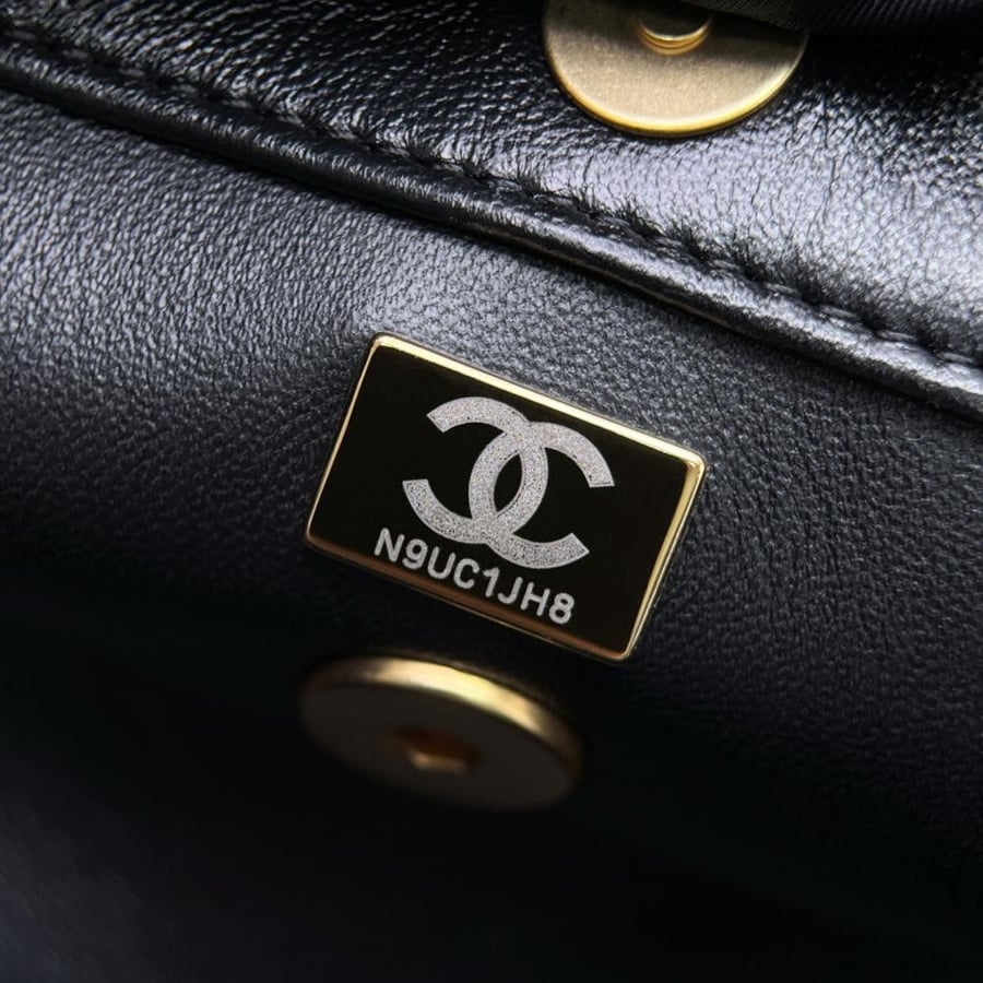 Chanel Pearl Handle Quilted Leather Flap Bag - Black