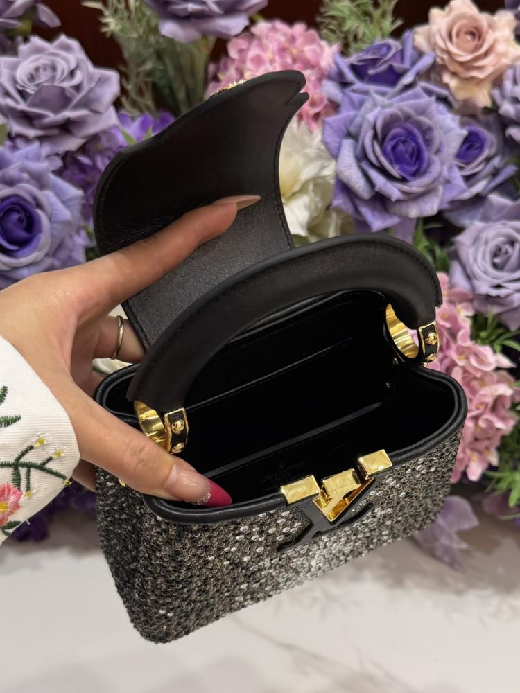 Louis Vuitton Capucines 16cm bag / حقيبة لويس فيتون كابوسين