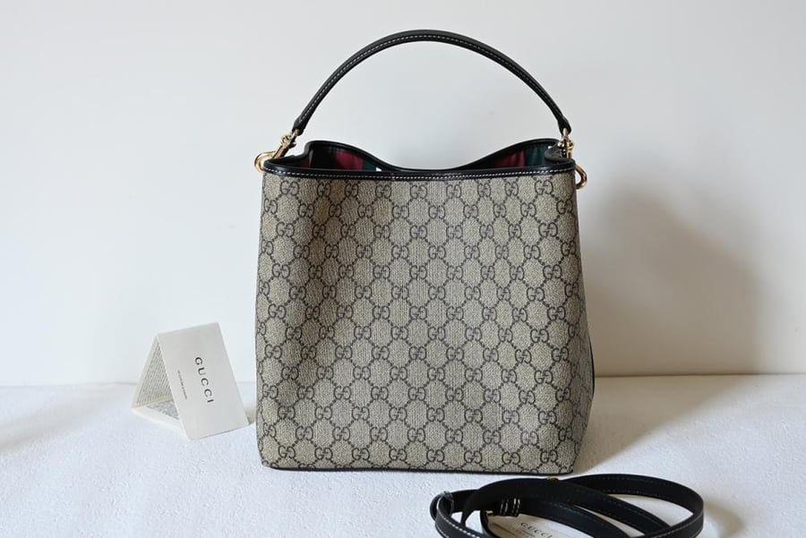 Gucci GG Emblem 25cm bucket bag / حقيبة دلو من غوتشي بشعار GG