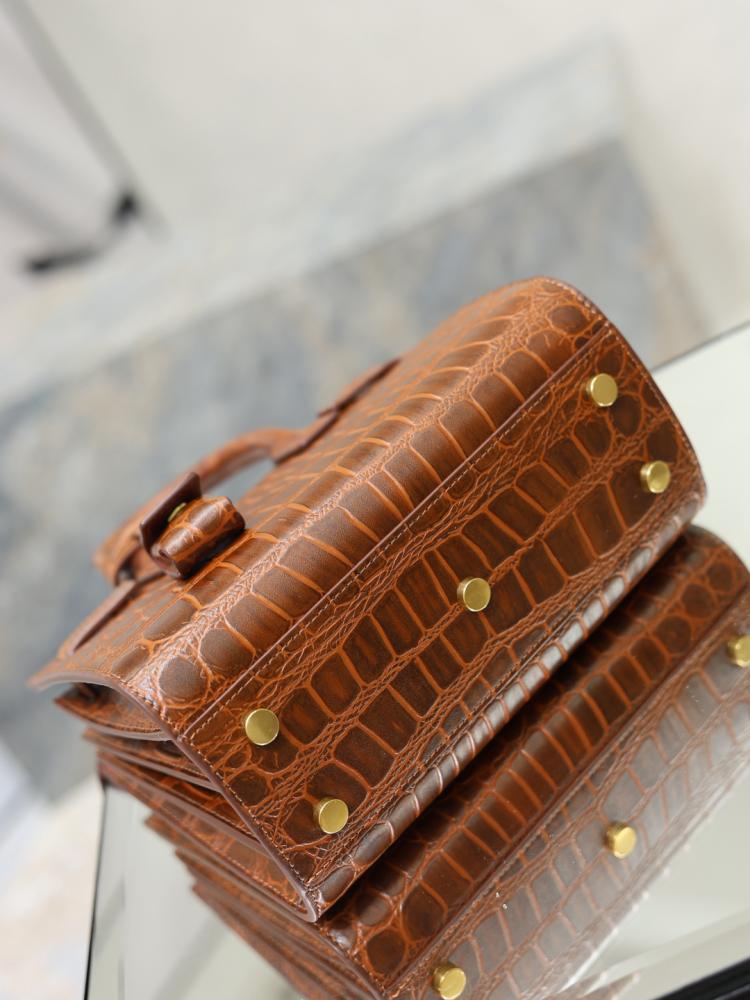 Saint Laurent Sac de Jour bag / حقيبة سان لوران نانو ساك دي جور
