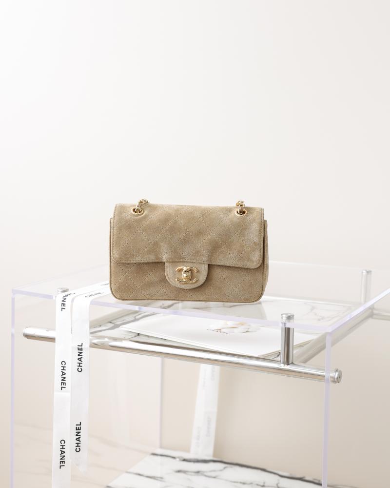Chanel Maxi Flap bag 20cm