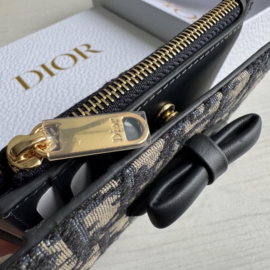 Dior Promenade Dahlia Wallet / محفظة ديور بروميناد داليا