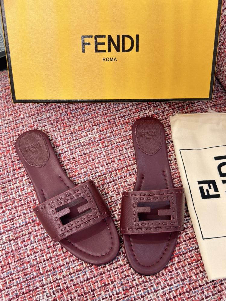 Fendi Baguette slide sandals / صندل فندي باجيت