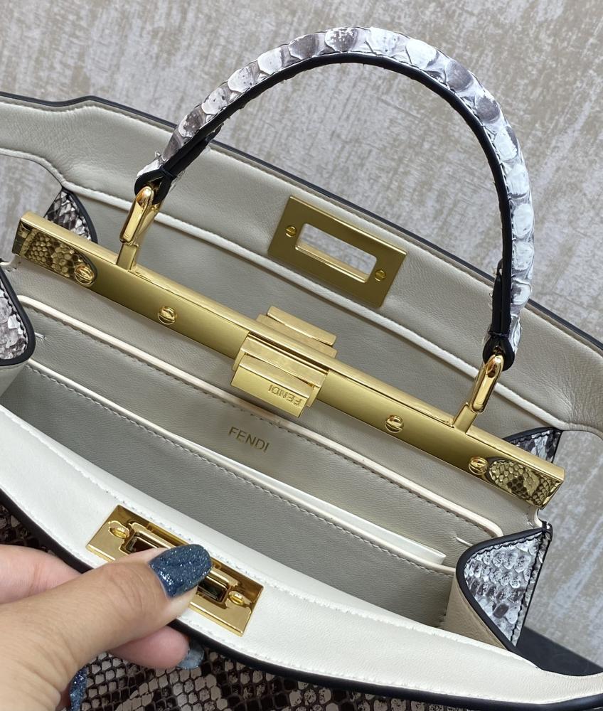 Fendi Peekaboo ISeeU bag python leather / حقيبة فندي بيكابو ISeeU مصنوعة من جلد الثعبان 27سم