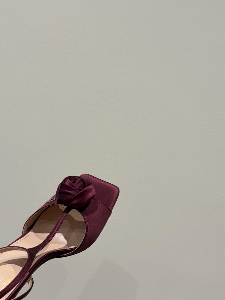 Dior heels satin rosette flower / حذاء ديور بكعب عالٍ مزين بزهرة من الساتان