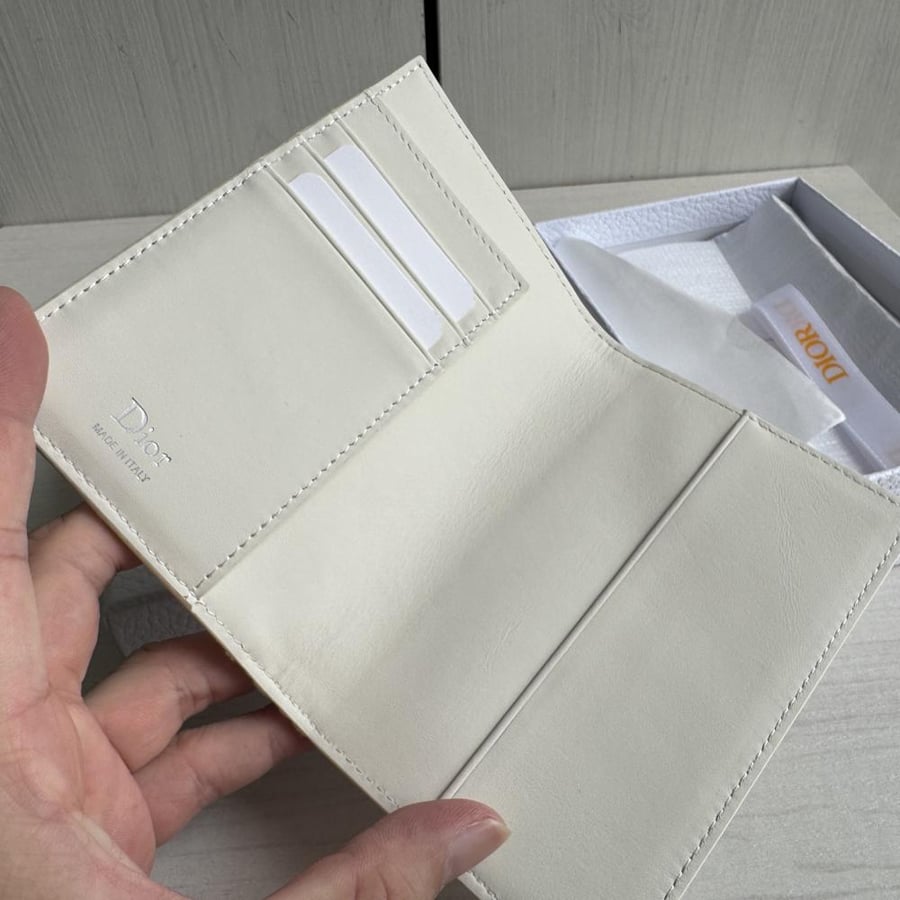 Dior Promenade Passport Cover / غطاء جواز سفر ديور بروميناد