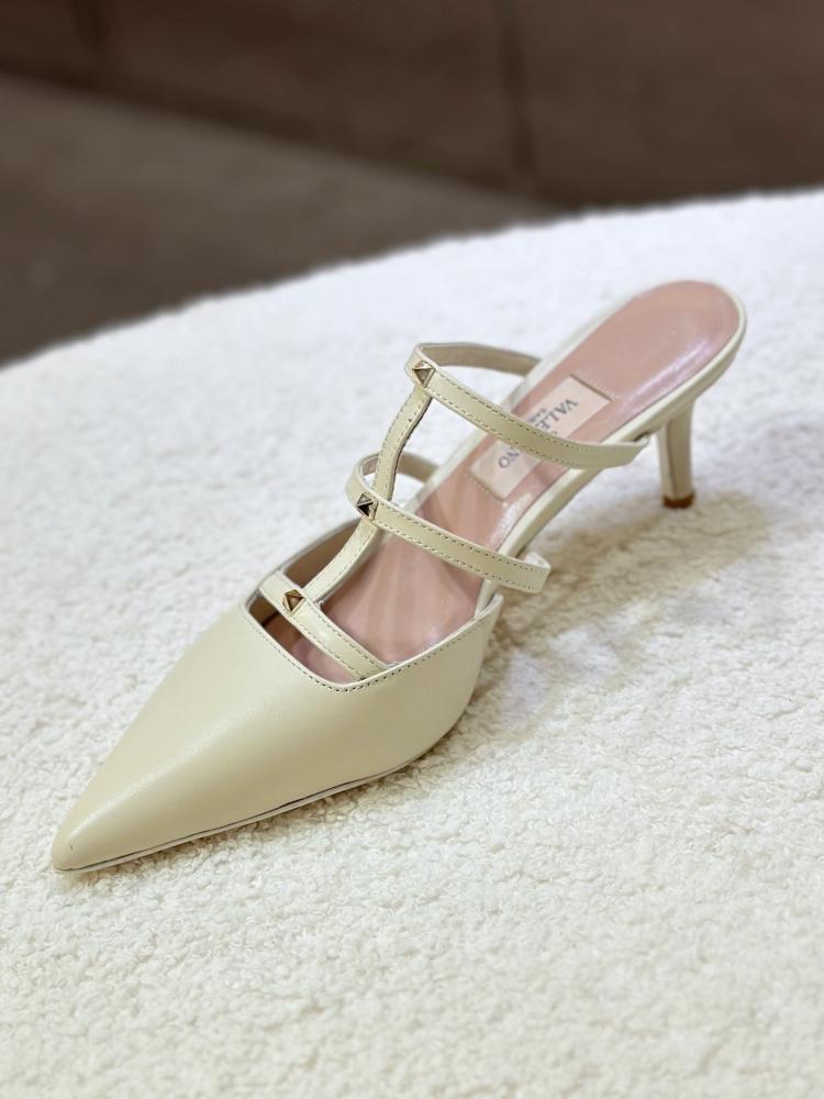 Valentino Garavani Rockstud Pointed-Toe Mules – Apricot pink