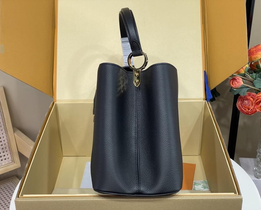 Louis Vuitton Capucines MM handbag / حقيبة يد لويس فويتون كابوسين MM