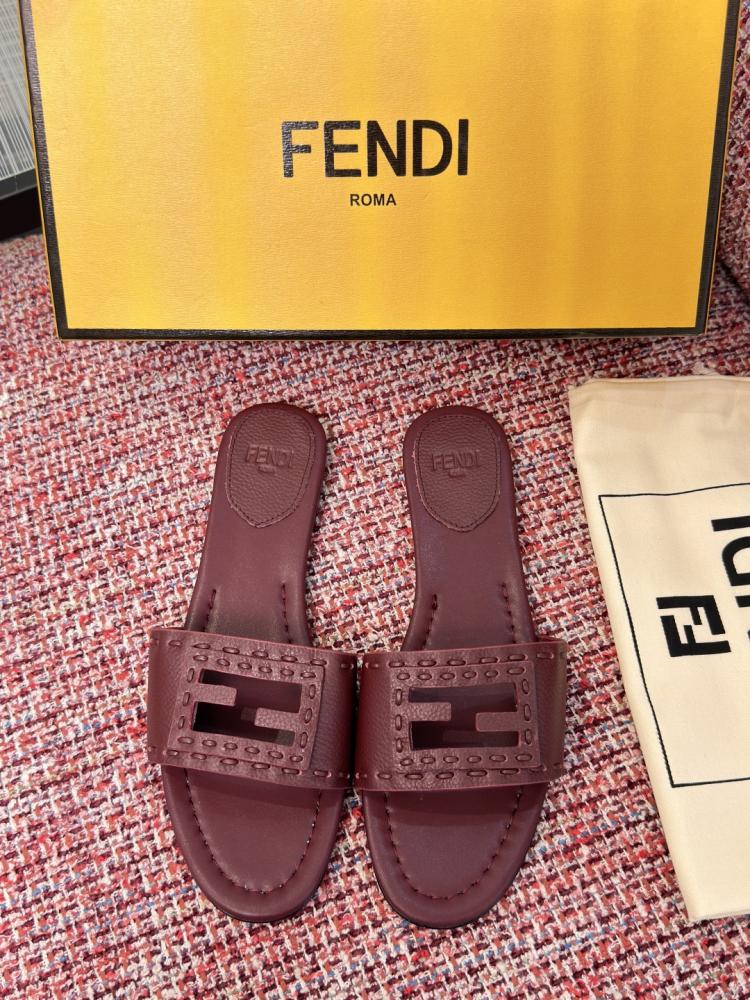 Fendi Baguette slide sandals / صندل فندي باجيت