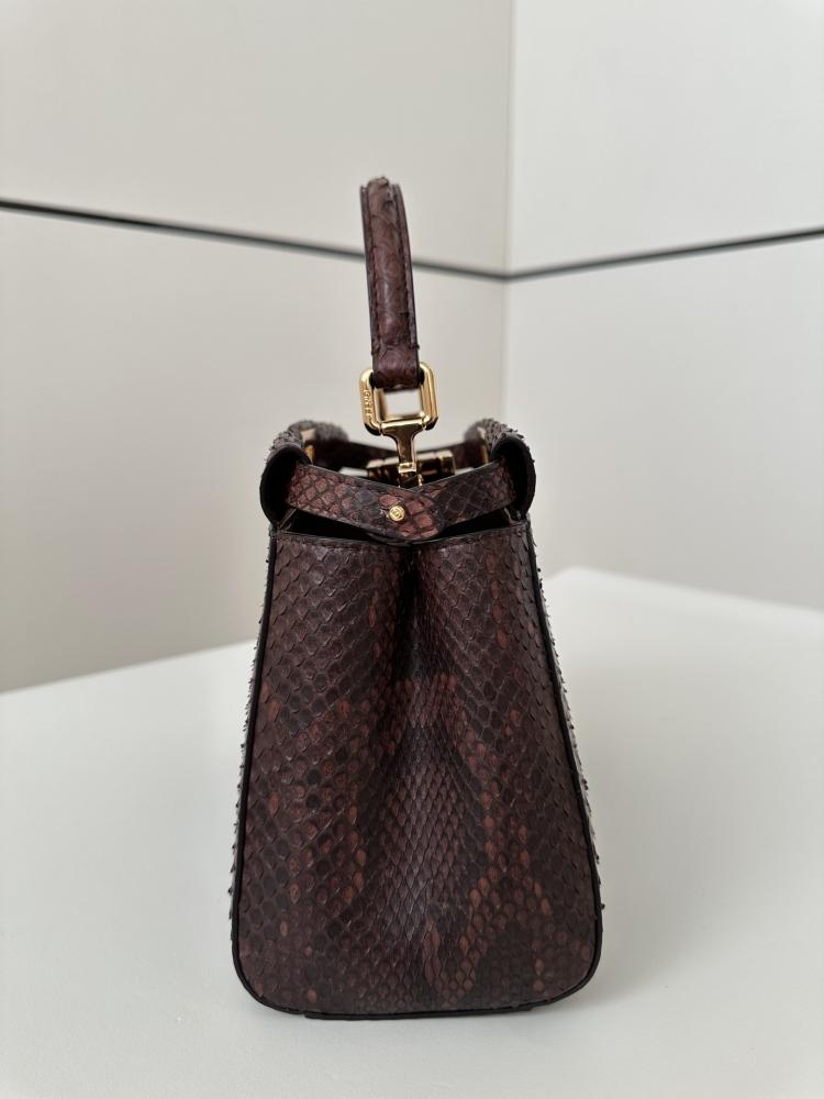 Peekaboo ISeeU python leather / فندي بيكابو آي سي يو من جلد الثعبان