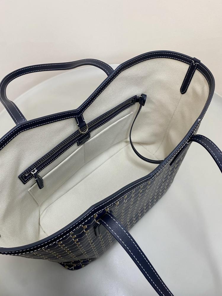 Moynat Calfskin M Tote PM / حقيبة موينات الجلدية متوسطة الحجم