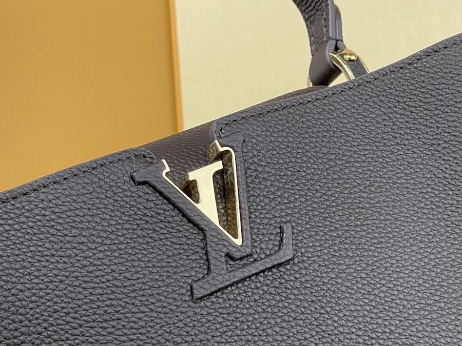 Louis Vuitton Capucines MM handbag / حقيبة يد لويس فويتون كابوسين MM