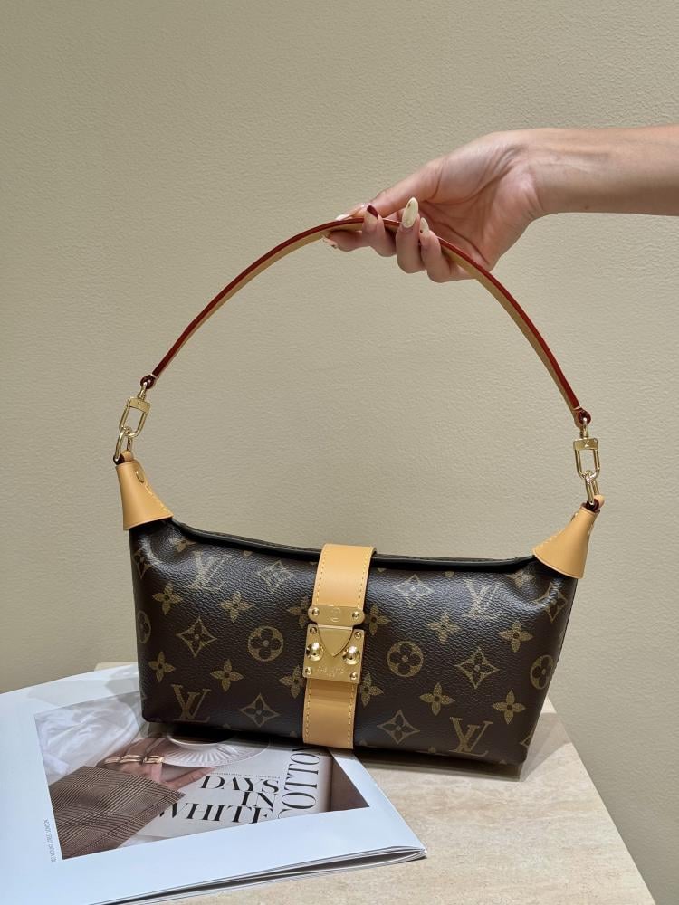 Louis Vuitton Pochette Mia bag / حقيبة لويس فويتون بوشيت ميا