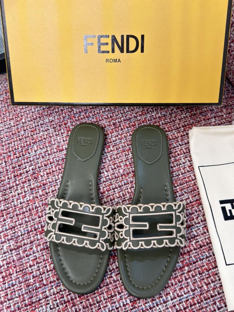 Fendi Baguette slide sandals / صندل فندي باجيت