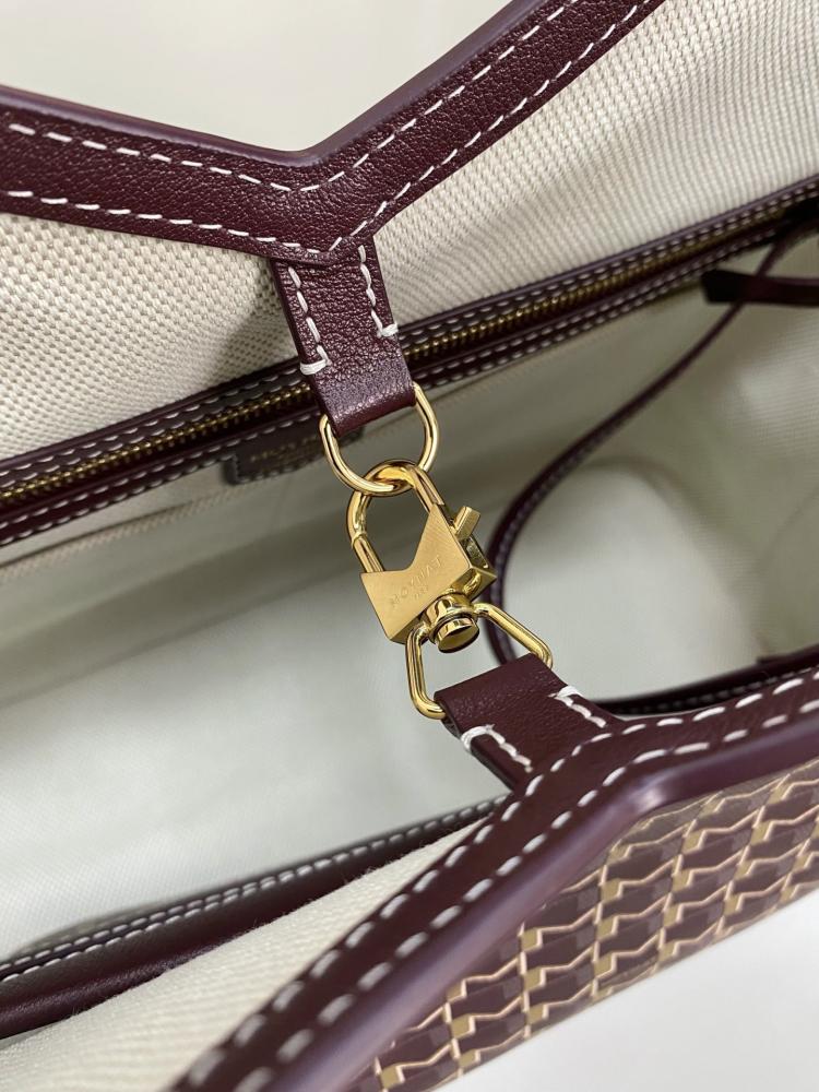 Moynat Calfskin M Tote PM / حقيبة موينات الجلدية متوسطة الحجم