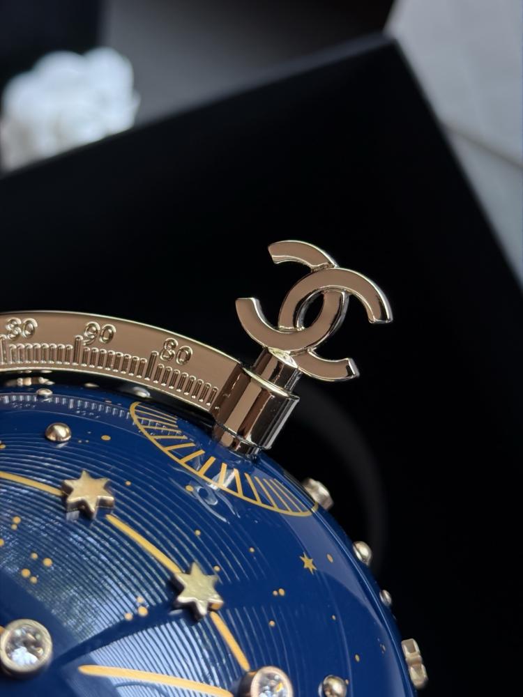 Chanel Constellation Globe Minaudiere / حقيبة شانيل كونستليشن غلوب مينودير