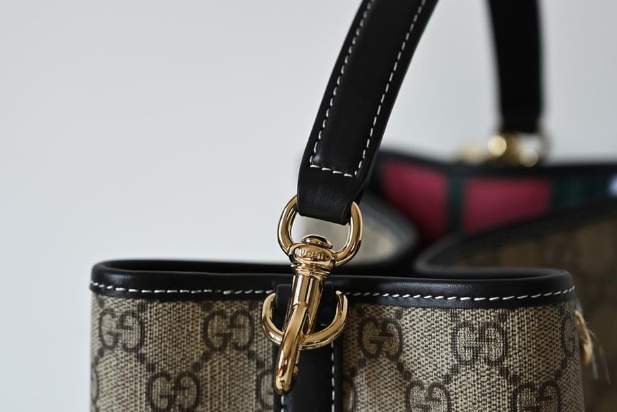 Gucci GG Emblem 25cm bucket bag / حقيبة دلو من غوتشي بشعار GG