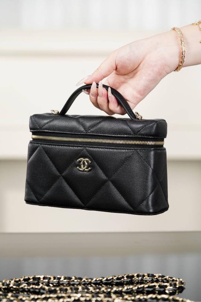 Chanel Vanity with Chain / حقيبة شانيل فانيتي بسلسلة