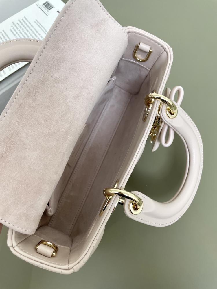 Christian Dior  Lady D-Joy bag lambskin / حقيبة كريستيان ديور ليدي دي جوي من جلد الخروف
