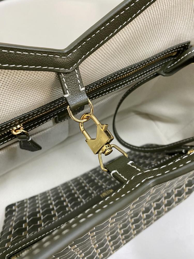 Moynat Calfskin M Tote PM / حقيبة موينات الجلدية متوسطة الحجم