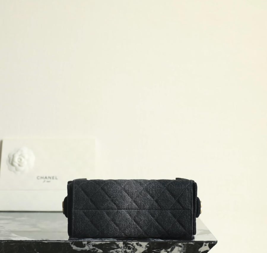 Chanel small 25 bag / حقيبة شانيل صغيرة 25