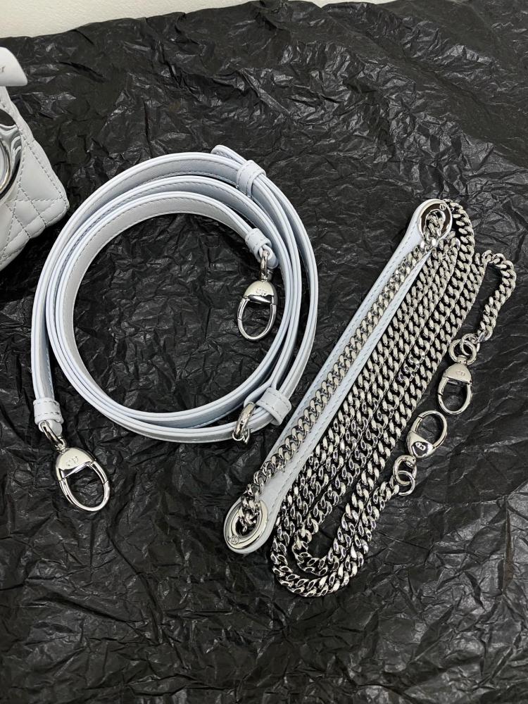 Dior Lady Dior mini bag / ليدي ديور 17سم المصنوعة من جلد الخروف