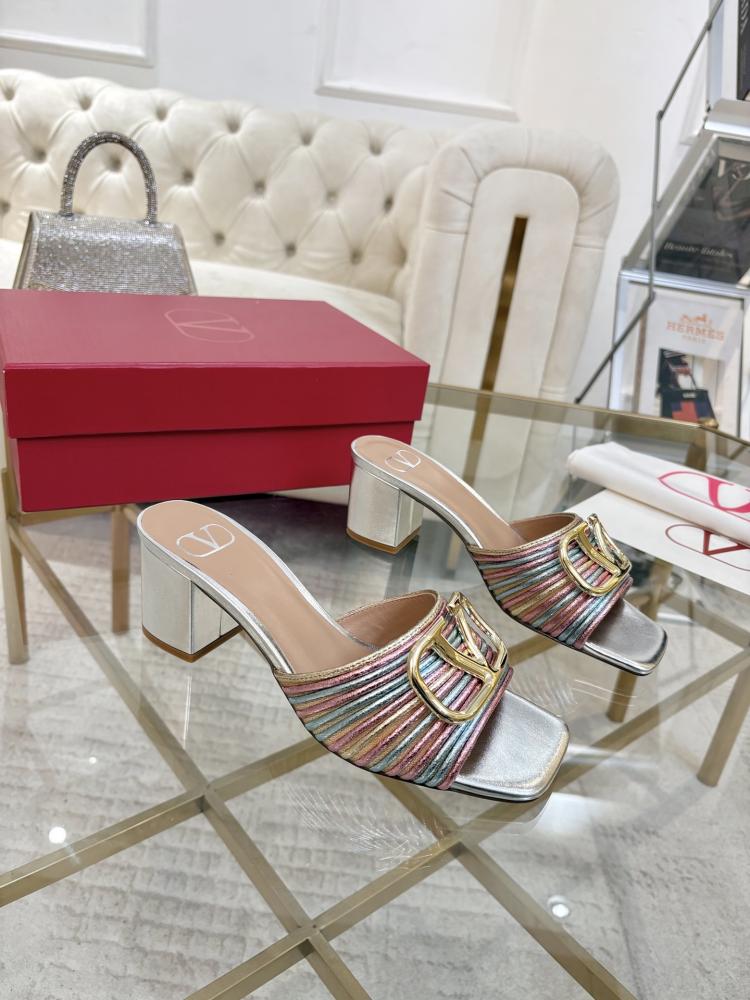 Valentino Garavani VLogo Signature heels / كعب فالنتينو جارافاني VLogo
